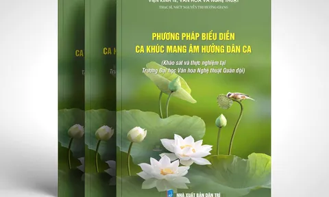 NSƯT Hương Giang xuất bản sách “Phương pháp biểu diễn ca khúc mang âm hưởng dân ca”