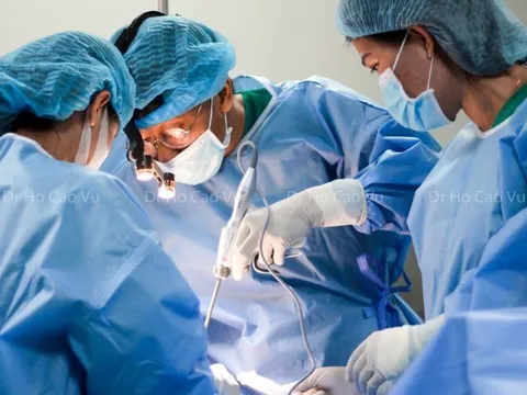 Tháo túi ngực gây mê mask thanh quản – Ứng dụng y khoa giúp giảm 70% biến chứng hô hấp sau mổ