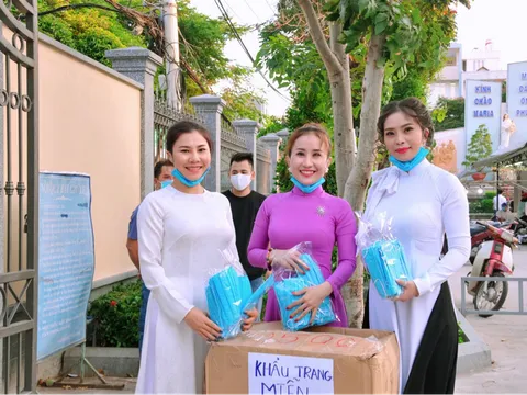 Hoa hậu Vũ Thanh Thảo, CEO Nguyễn Thị Thanh cùng Hoa hậu Hà Lâm chung tay cùng cộng đồng